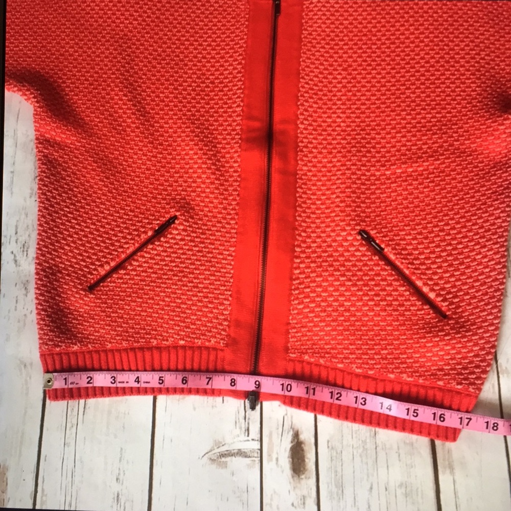 GORGEOUS CABI SWEATER - Picture 6 of 7